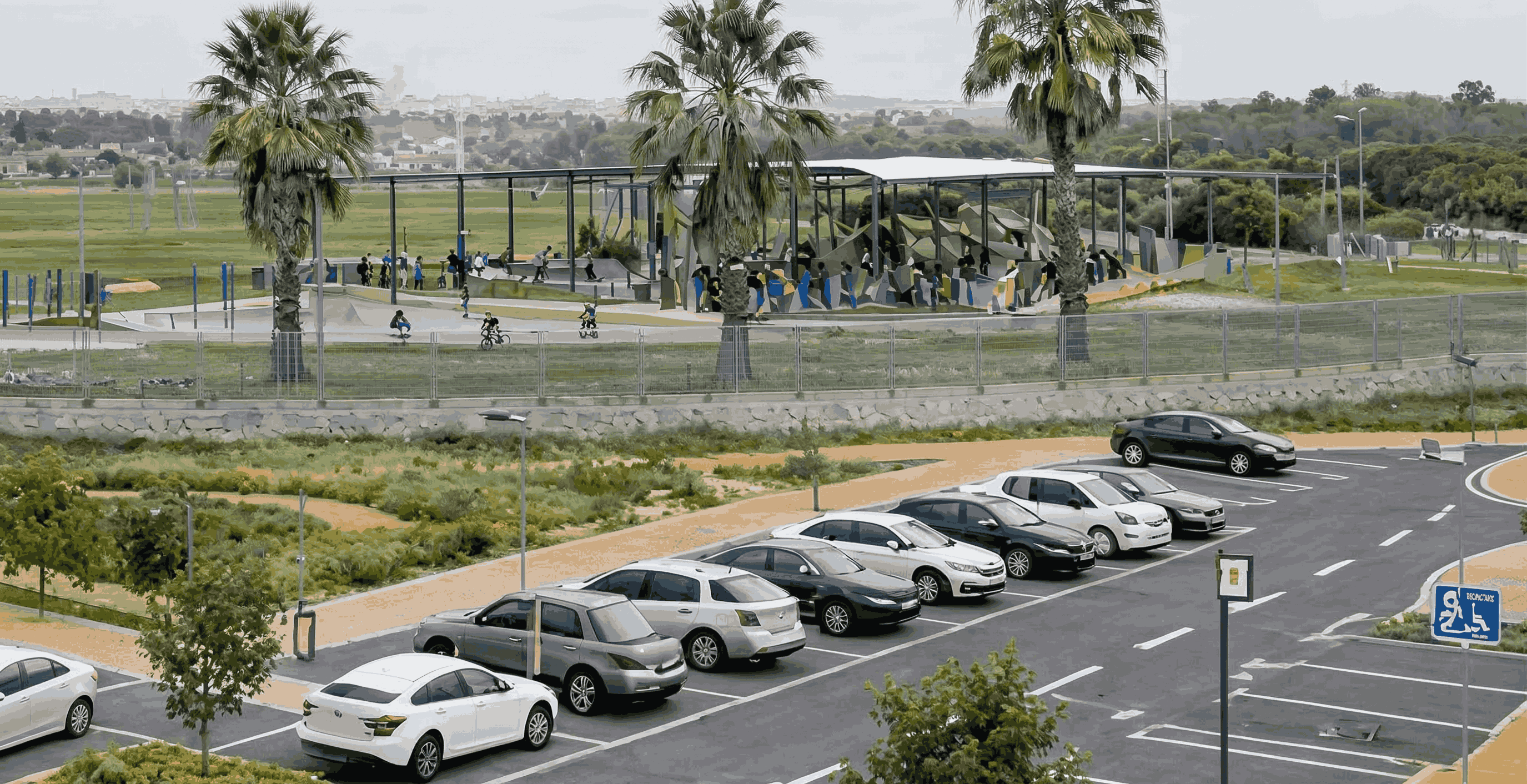 Lora del Río invierte más de 500.000 euros en los nuevos aparcamientos de la ciudad deportiva