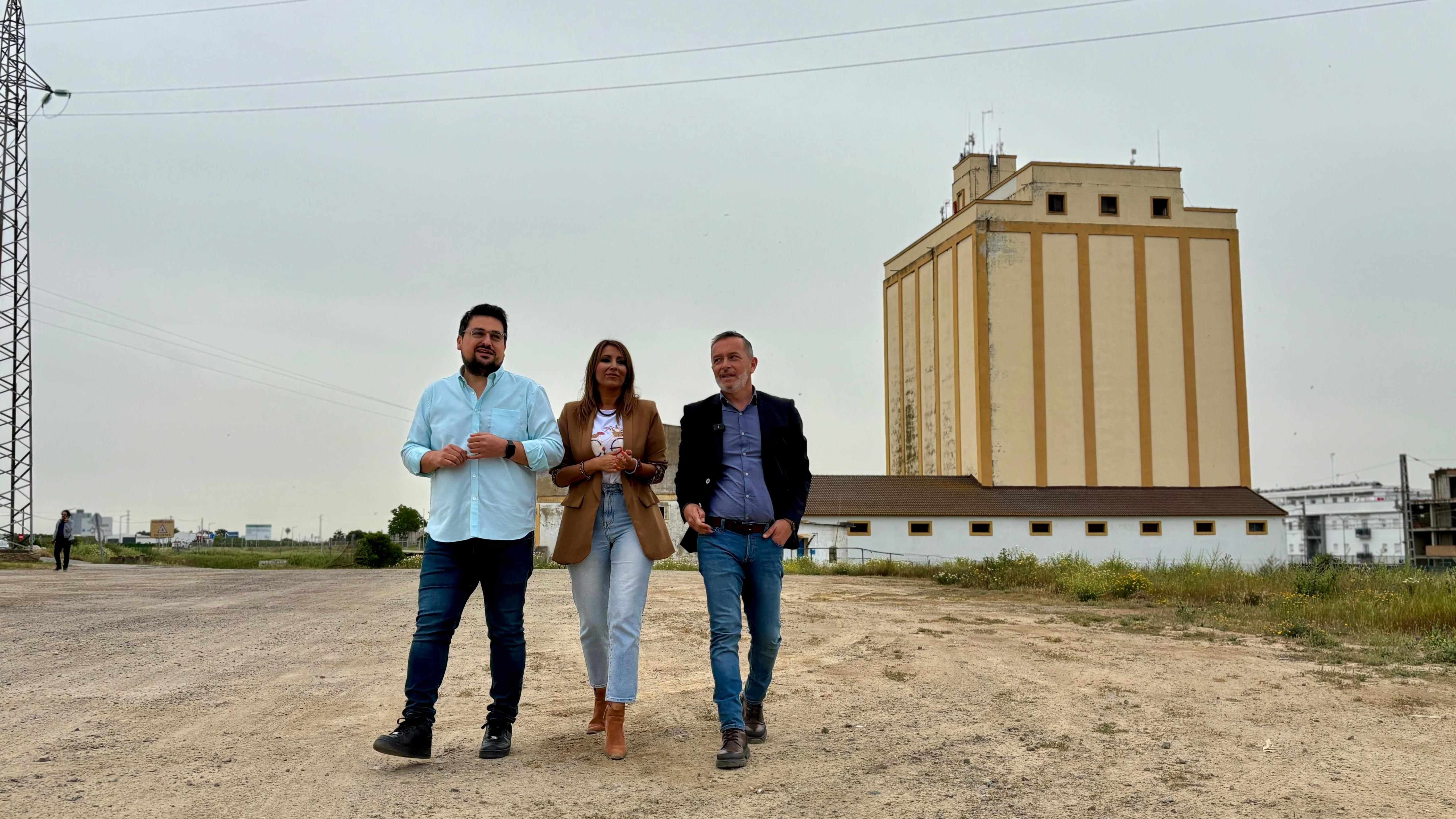 El PSOE denuncia el abandono de "la Andalucía real" frente a los terrenos del hospital comarcal de Lora