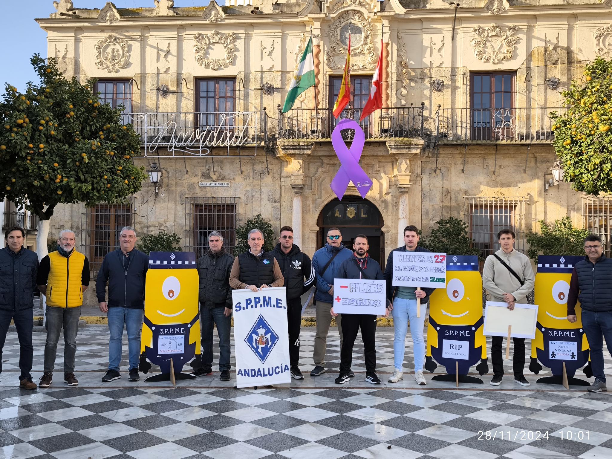 La Policía Local de Lora del Río acusa al Ayuntamiento de "negociar para no cumplir"